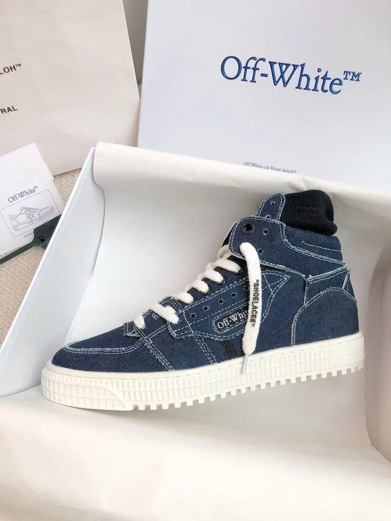 Men's men's shoes P660! 🌈🌈OFF WHITE🌈🌈 ⚡️Couple model⚡️🍓New color🍓 👉Ex-factory price: 130-45 The latest spring model of Gaobang street casual Martin style masterpiece, released the highest quality version on the market 👊 Series original mold opening, original lasting, production technology 1:1 original ➰🔜The best choice for more and more celebrities and Internet celebrities🔸In the classics Changes in the code🔸Innovate in the trend🔸Strive to break away from the shackles of bad street design🔝Although he is not the originator of fashion design, he is definitely a shining dark horse in avant-garde design🐴🆙Do not follow the trend🔅Not universal beauty🔅 Fabric💯First-layer cowhide Lining💯Imported skin-friendly and environmentally friendly polyester mesh Foot pads💯Original molded high-elastic environmentally friendly molding pads Midsole💯Original lasting process Outsole💯Rubber outsole Packaging💯Official website synchronized full set of packaging (brand wrapping paper, brand certificate, brand cloth bag)